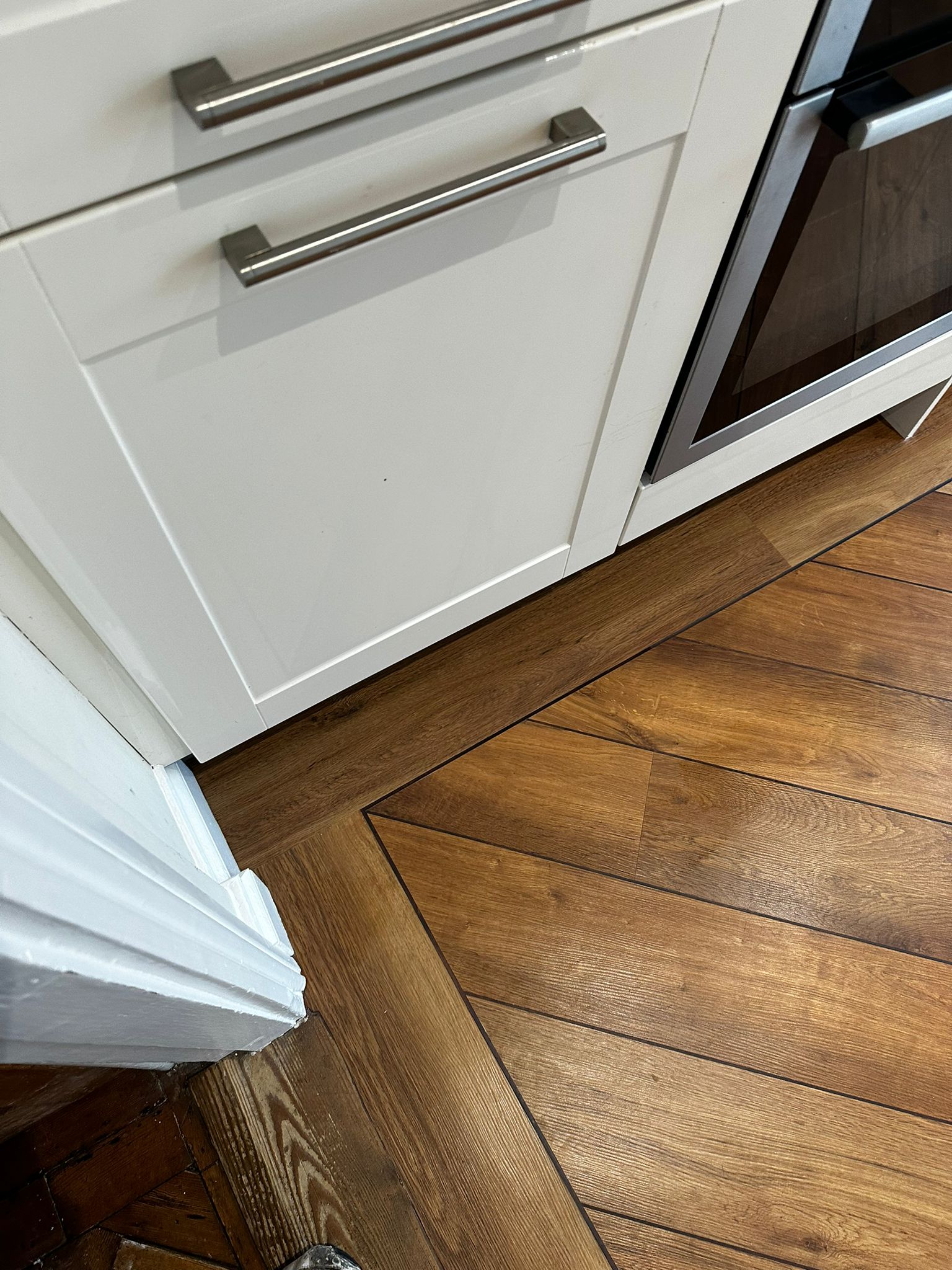 Karndean - Van Gogh - Classic Oak - Close Up - Showing Border Work